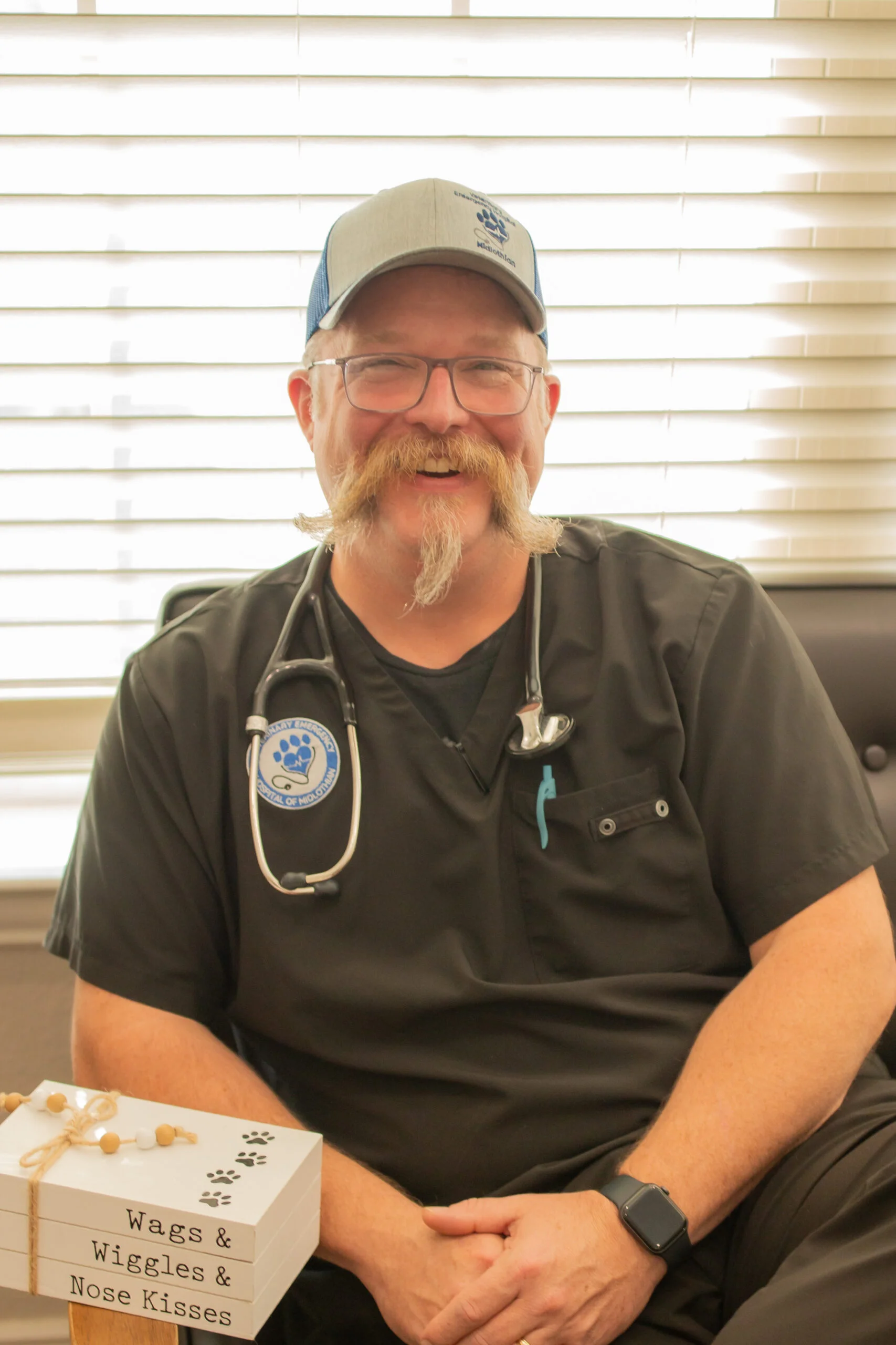Meet the Team - Veterinary Emergency Hospital of Arlington Meet the Team - Veterinary Emergency Hospital of Arlington